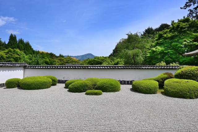 29714910_s Shakkei: The Japanese Art of Borrowing Scenery in Garden Design
