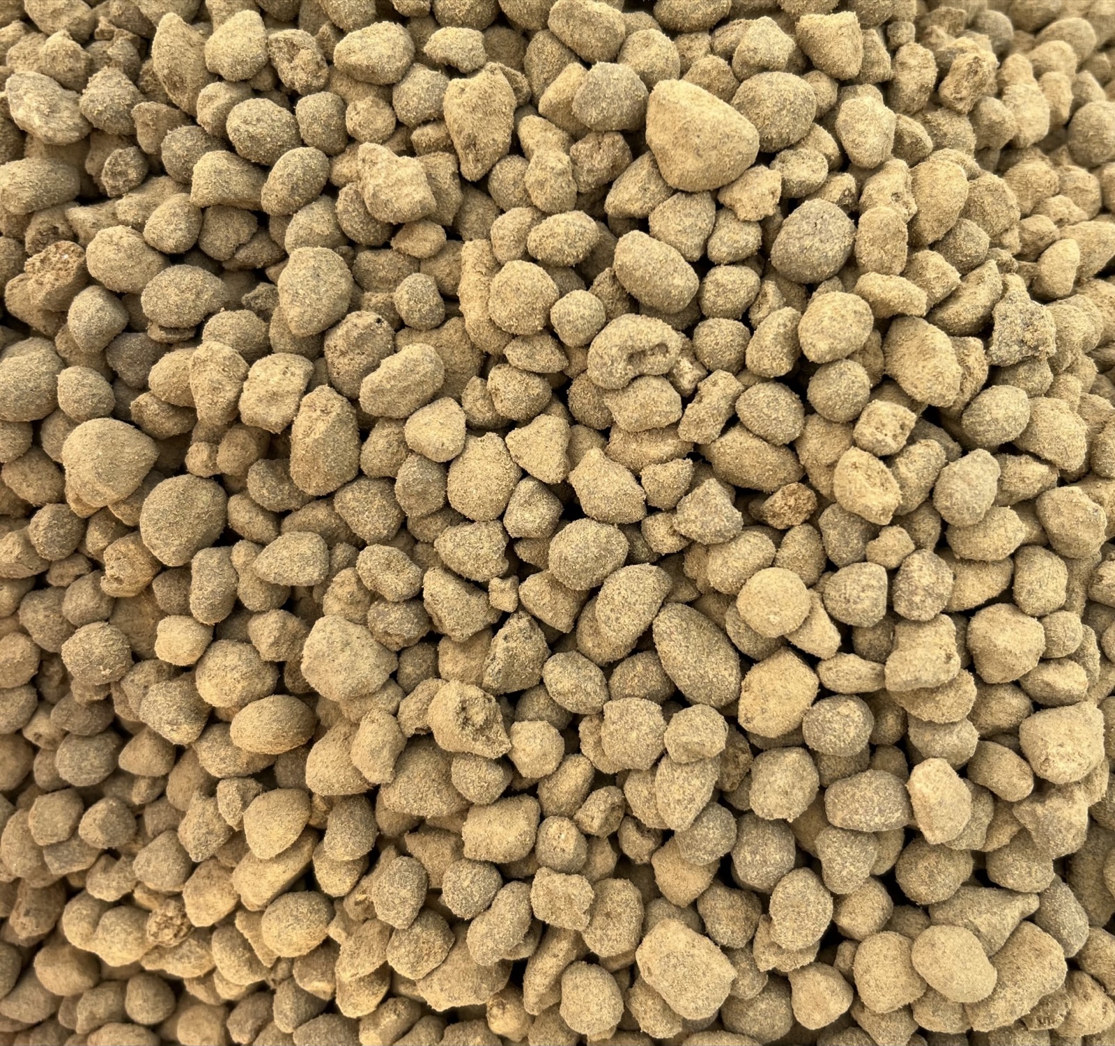 Small-grade akadama granules