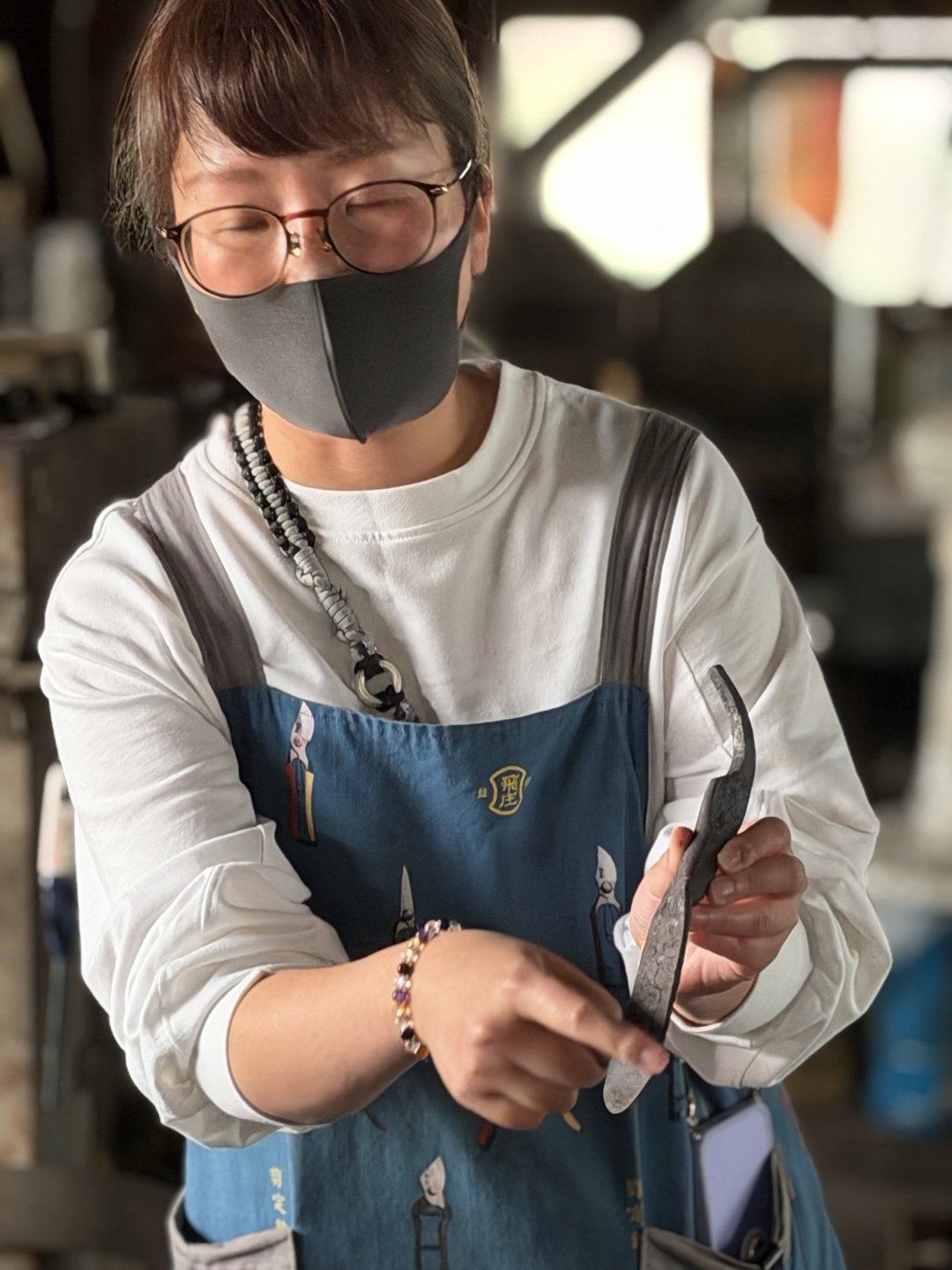 Our guide turning a blade in her hands