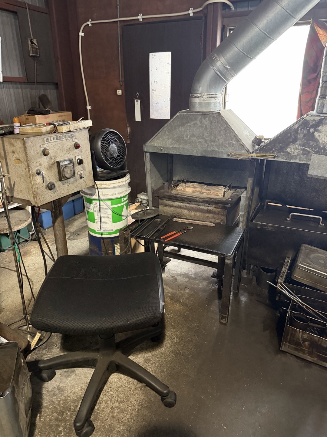 The heat-treatment corner with a furnace plus exhaust duct